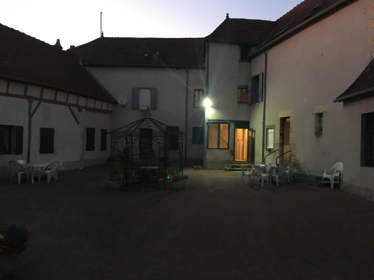 Charmant T2 Rdc Dans Residence Avec Parc Arbore Saint-Pierre-le-Moûtier Buitenkant foto